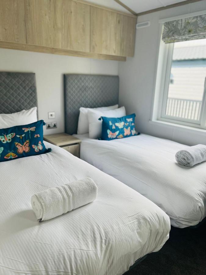 Honey Bee Lodge With Hot Tub Йорк Экстерьер фото