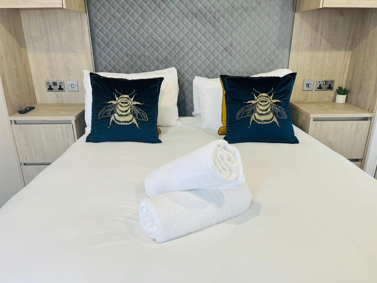Honey Bee Lodge With Hot Tub Йорк Экстерьер фото