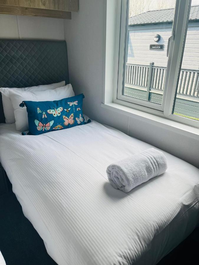 Honey Bee Lodge With Hot Tub Йорк Экстерьер фото
